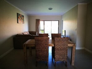 Apartment, 2 Schlafzimmer (MQ202) | Wohnbereich | Fernseher