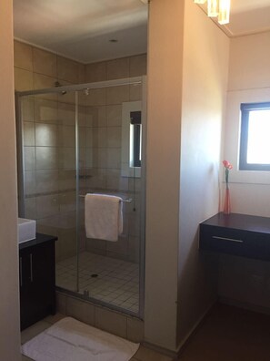 Apartment, 2 Bedrooms (M806) | Bathroom - Island Letting - (Self Catering) Manhattan Apartments (Cape Town)