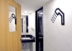 Private Capsule Female Dormitory | Νιπτήρας μπάνιου