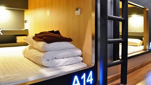 Private Capsule Male Dormitory | WiFi (無料)、ベッドシーツ