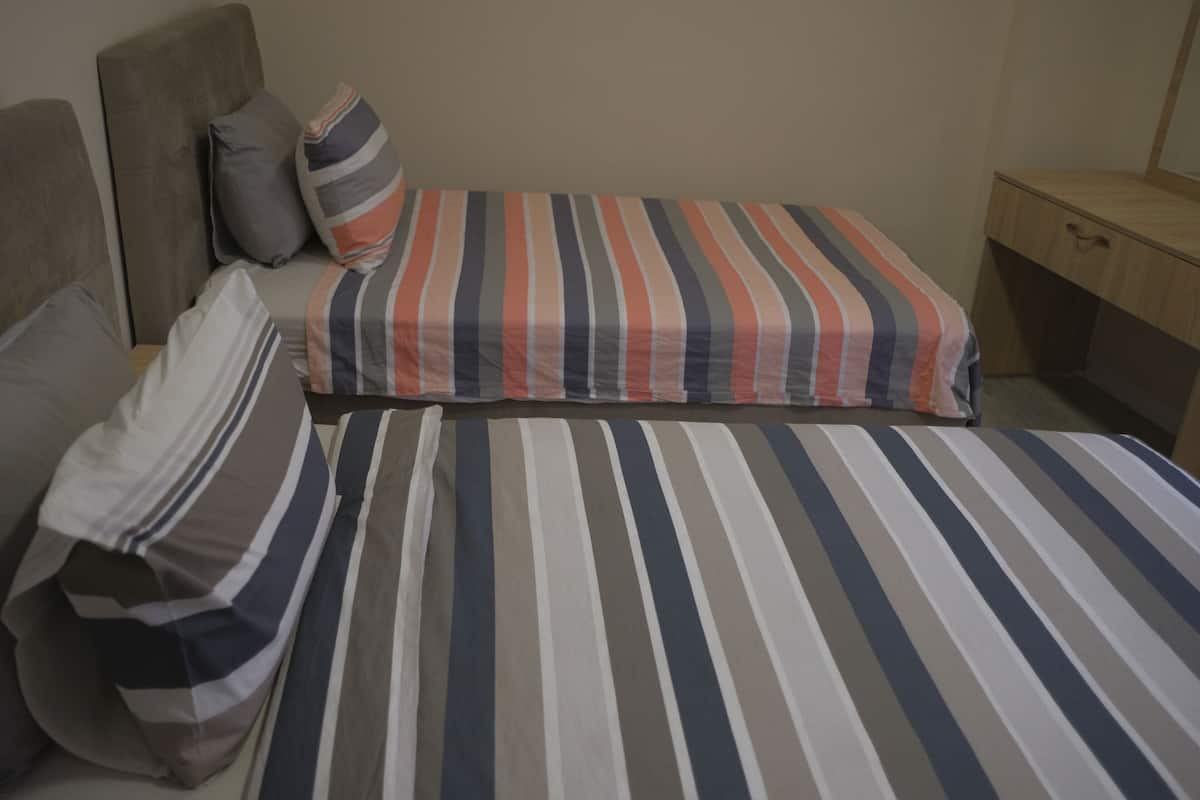 2 slaapkamers, een minibar, een bureau, geluiddichte muren
