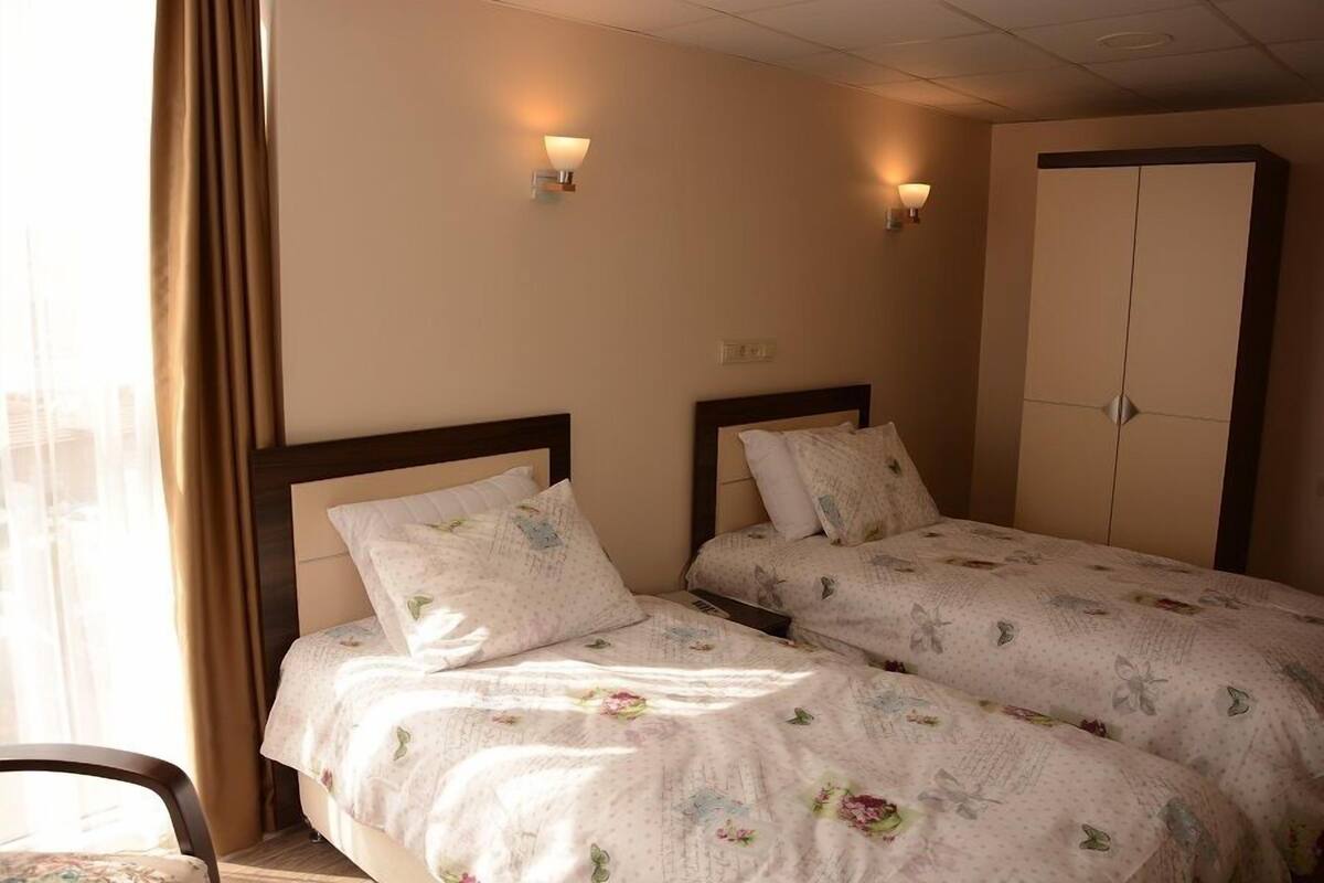 Single Room | Hypo-allergenic bedding available, minibar, desk, soundproofing
