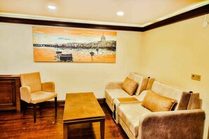 Deluxe Suite, 2 Bedrooms | Egyptian cotton sheets, premium bedding, minibar, in-room safe - Kumluk Konak Hotel (Istanbul)