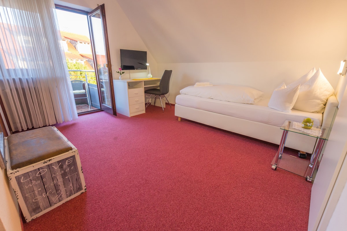 Eenpersoonskamer | Luxe beddengoed, individueel gedecoreerd, individueel gemeubileerd