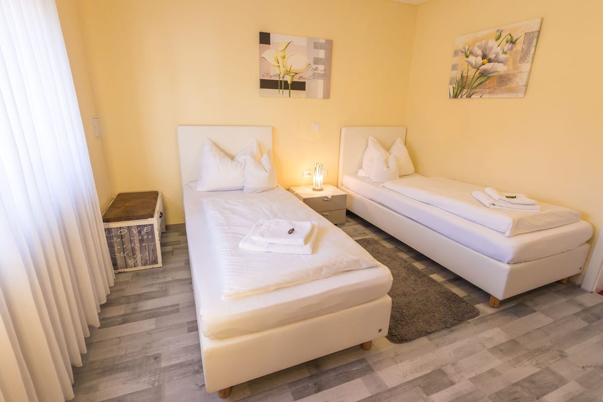 Tweepersoonskamer (Budget) | Luxe beddengoed, individueel gedecoreerd, individueel gemeubileerd