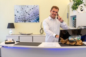 Reception - Hotel Rosengarten (Schwaebisch Gmuend)