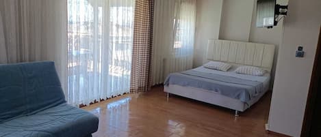 Chambre Familiale, vue piscine
