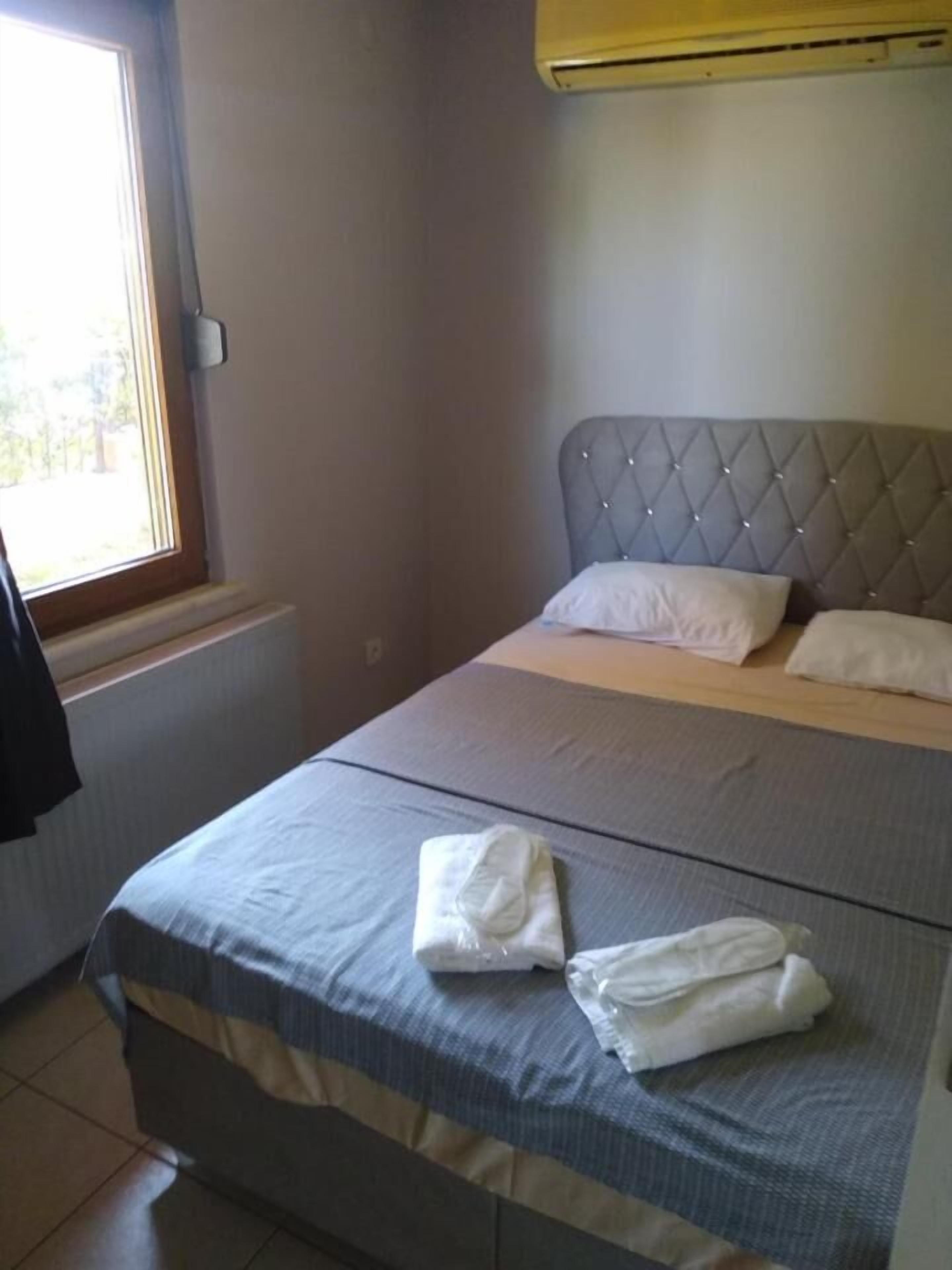 Premium bedding, soundproofing, iron/ironing board, free WiFi