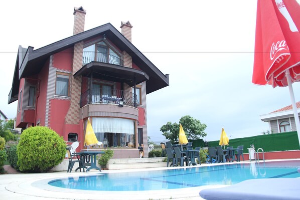 Outdoor pool - Sile Dikcati Pansiyon (Sile)