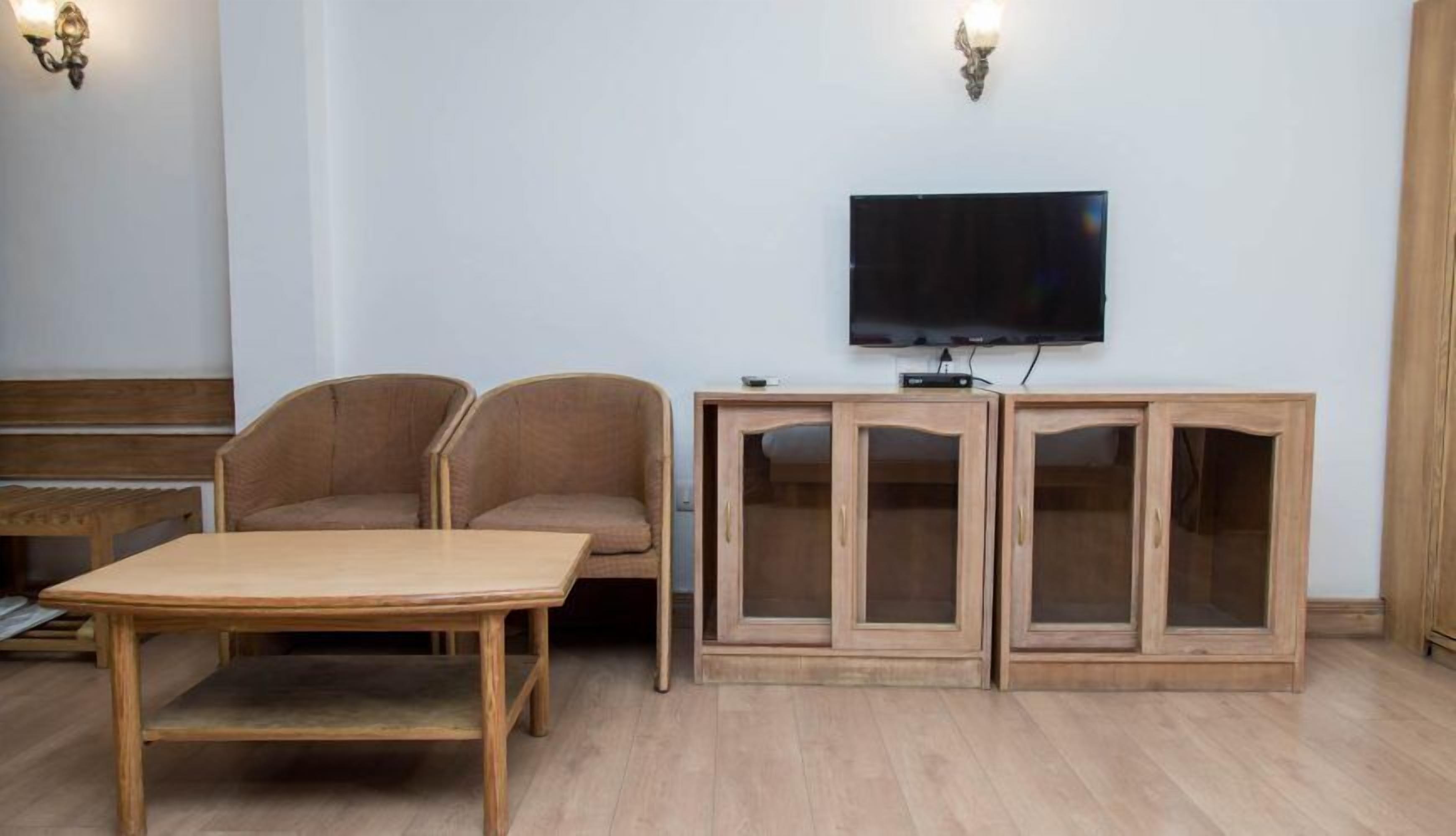 deluxe double room, 1 king bed | in-room safe, free wifi