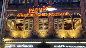 El Hotel Padma, con una cocina Nani Sweets y una tienda en la azotea.
