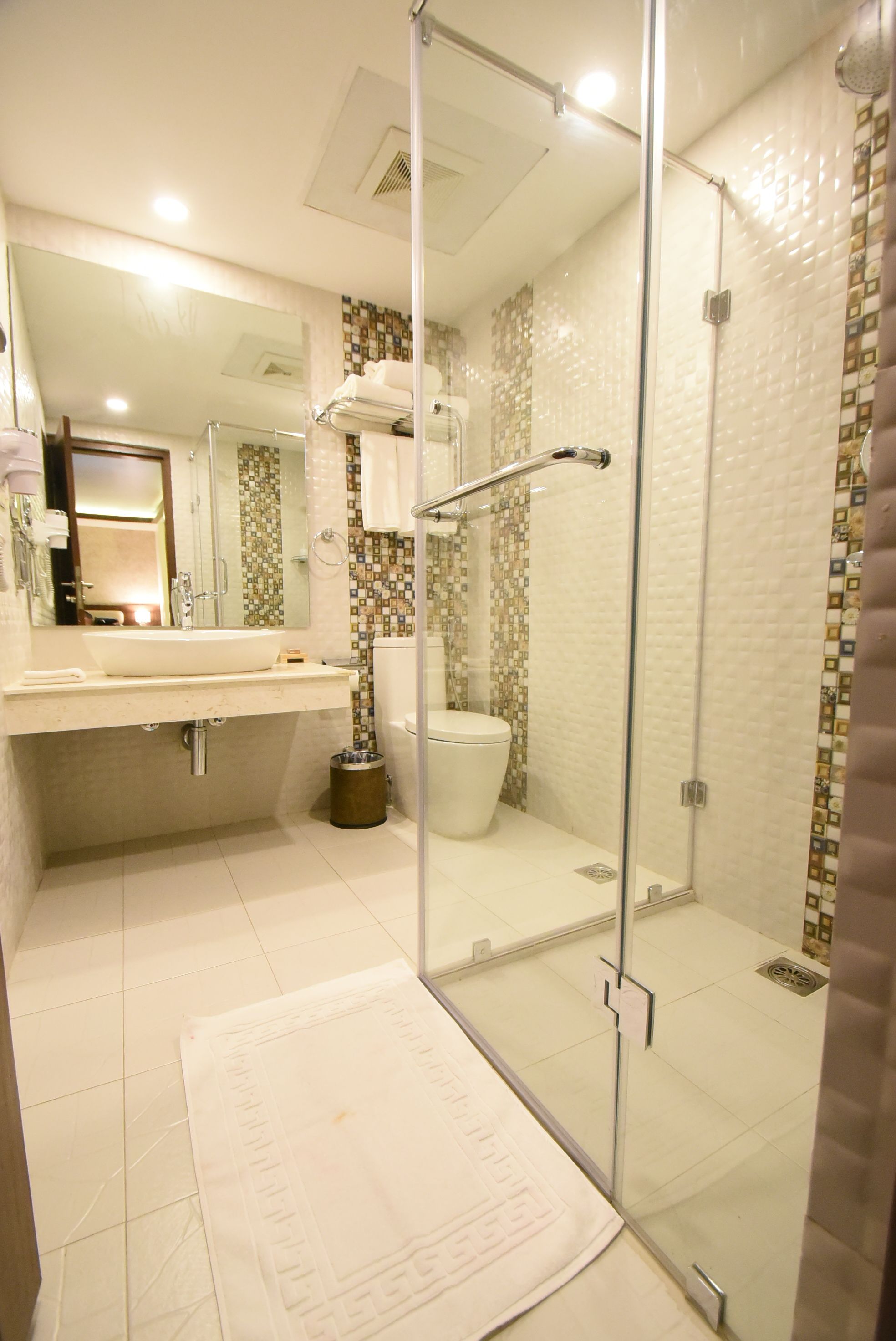 exclusive twin room, 2 single beds | bathroom | shower, towels