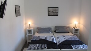 3 bedrooms, WiFi, bed sheets - Family friendly holiday house, near the beach, pets allowed, for 2-6 pers. (Wurster Nordseeküste)