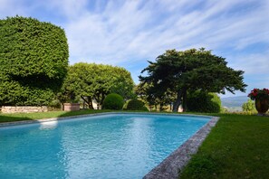 Outdoor pool, pool loungers - Le Clos du Buis (Bonnieux)