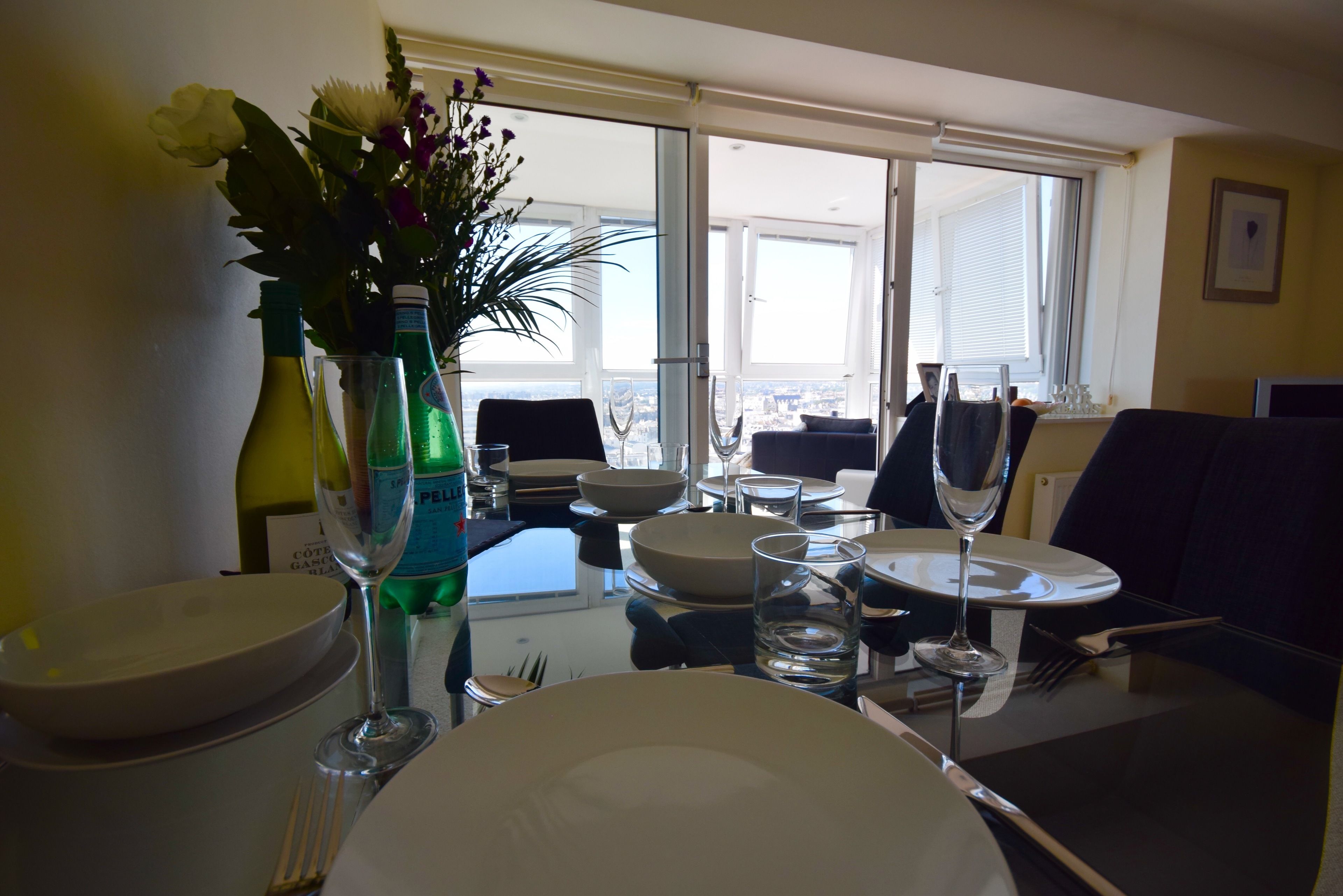 تناول الطعام داخل الغرفة