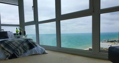 Isabella Penthouse 15th Floor, Seafront