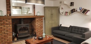 TV, peis, DVD-spiller og bordtennis