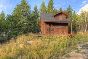 Exterior - Fox Creek cabin in the woods (Victor)