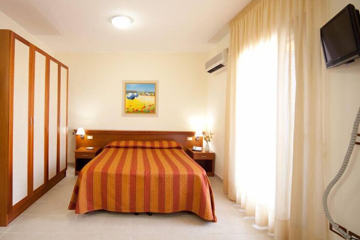 In-room safe, desk, cots/infant beds, free WiFi