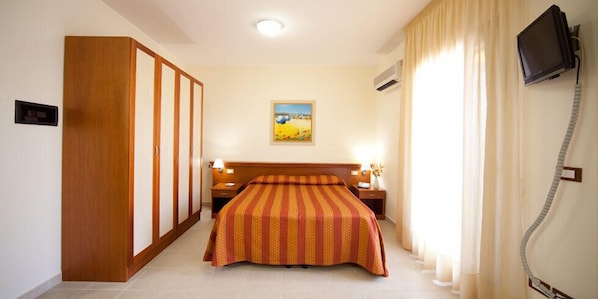 In-room safe, desk, cribs/infant beds, free WiFi - Hotel Residence Alpa (Reggio Calabria)