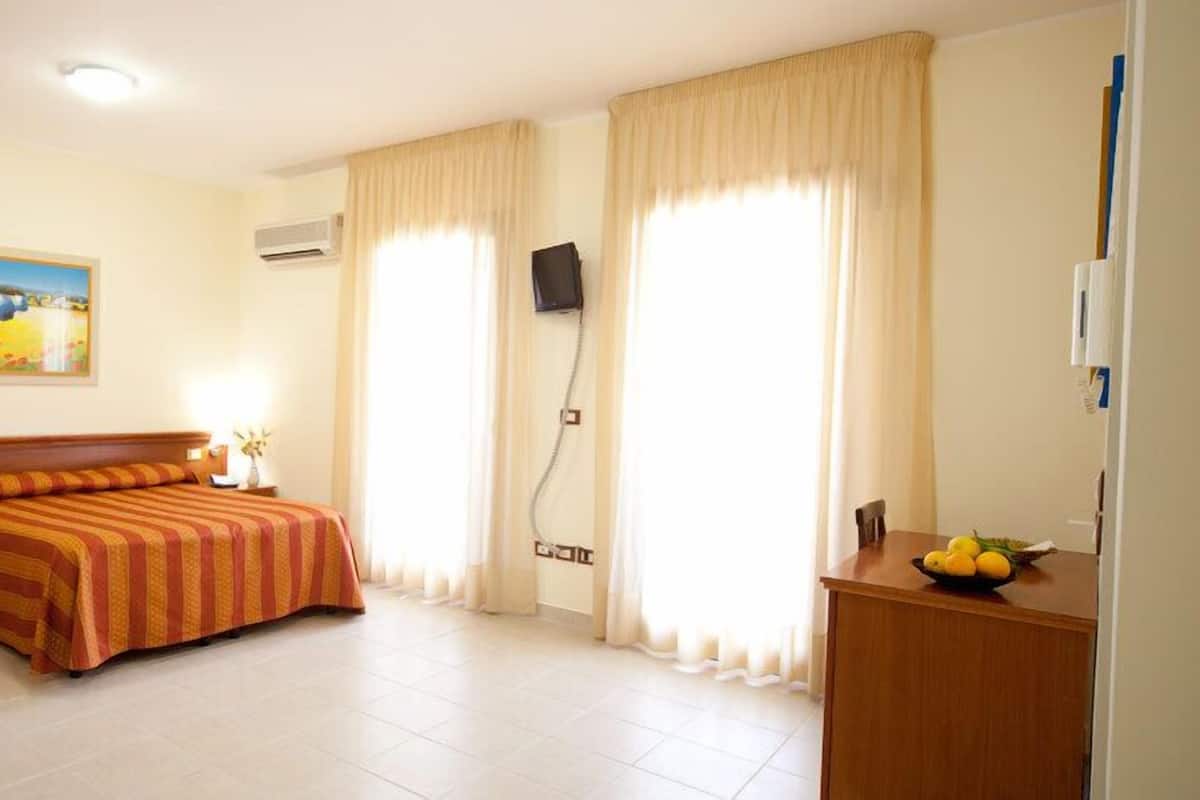 In-room safe, desk, cots/infant beds, free WiFi