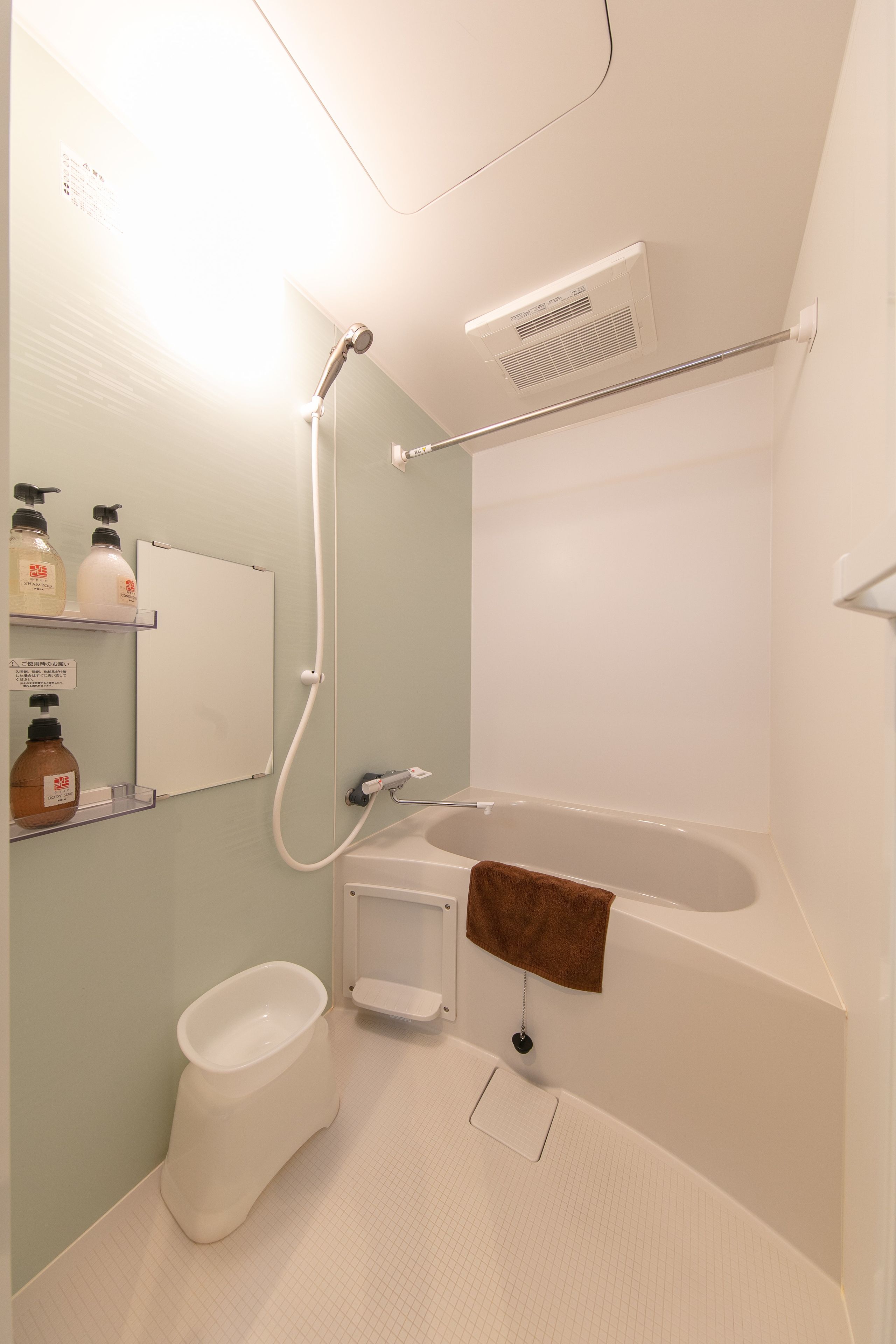 Combined shower/bathtub, deep-soaking bathtub, designer toiletries