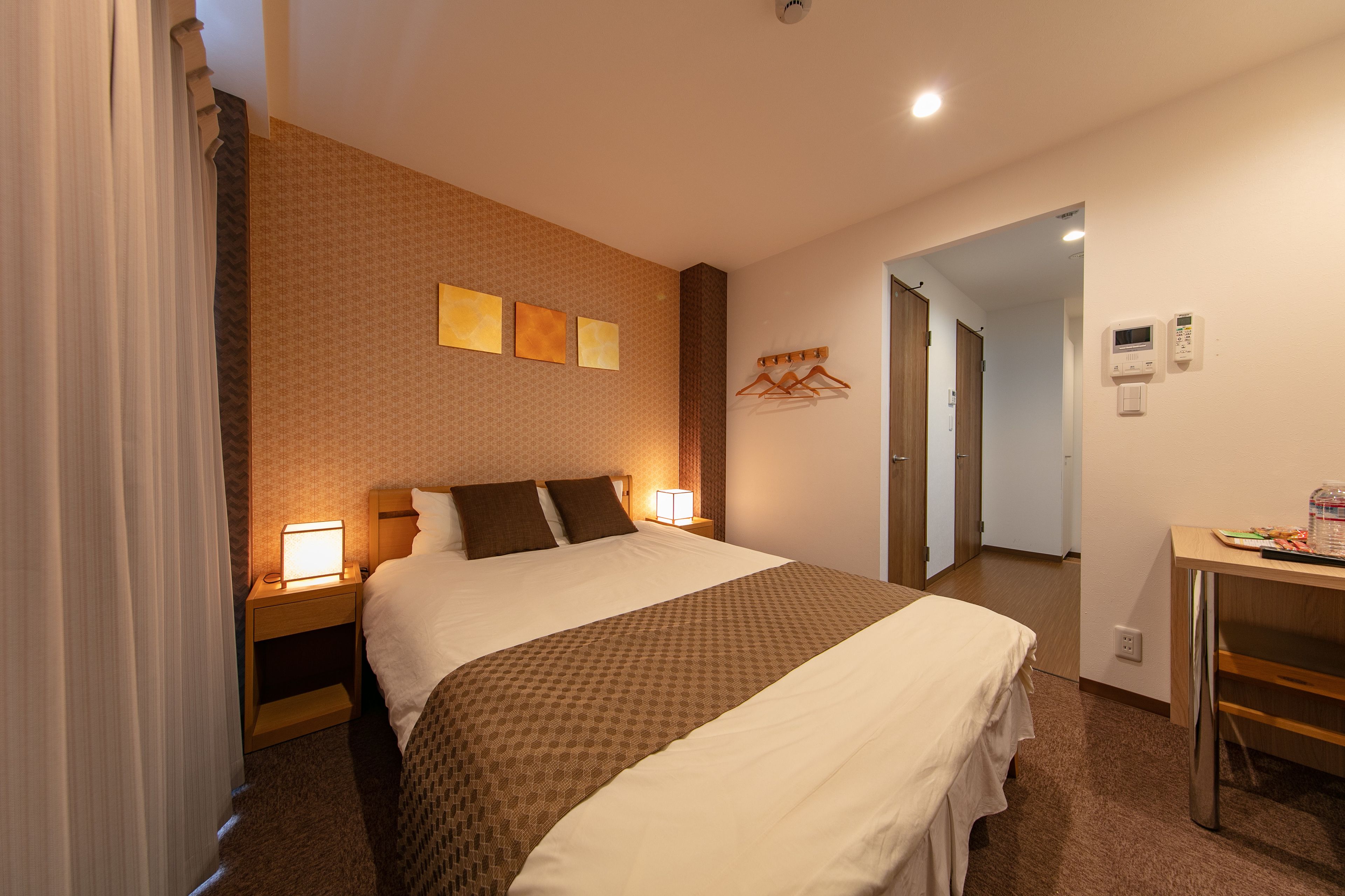 Standard Double Room | 1 bedroom, premium bedding, in-room safe, desk