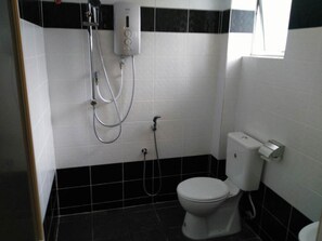 Shower, free toiletries, towels - T Hotel Ipoh (Ipoh)