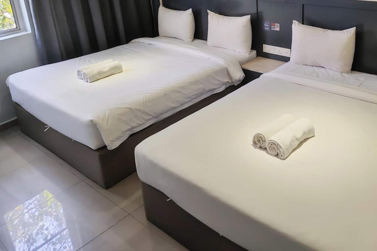 Super Family with Window  | In-room safe, desk, iron/ironing board (on request), WiFi (free)