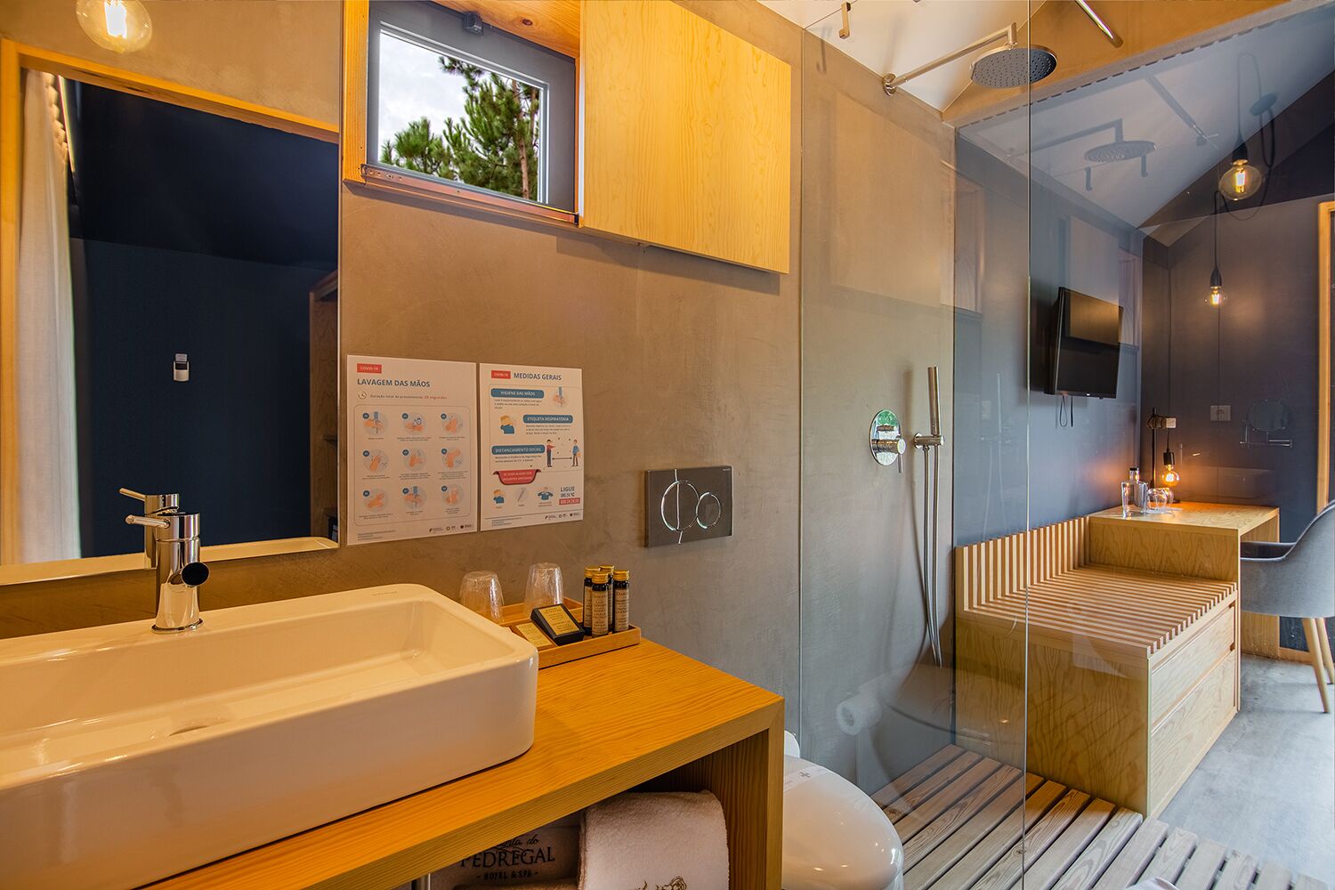 bungalow (casa do pinheiro) | bathroom | shower, eco-friendly toiletries, hair dryer, bathrobes