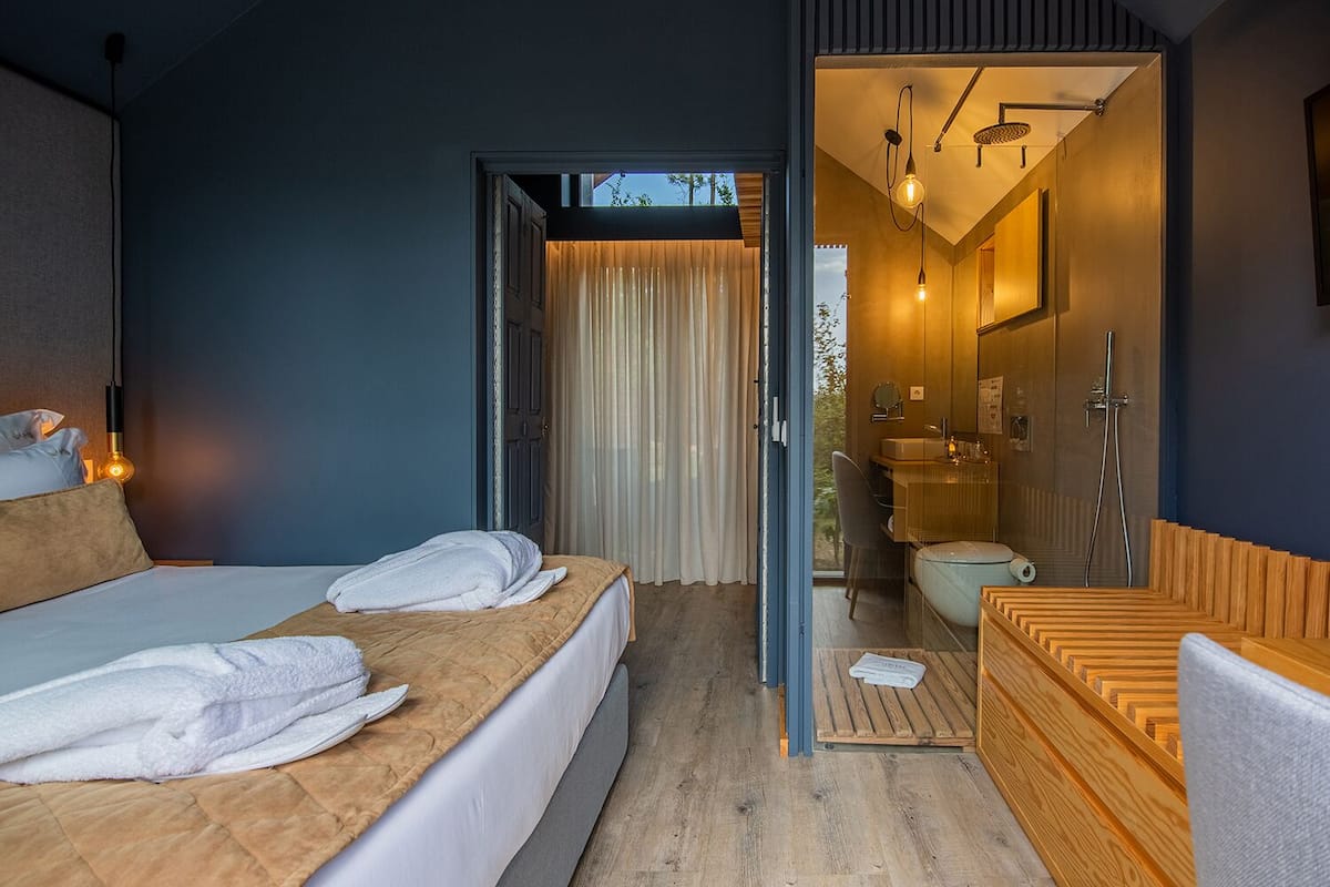 Bungalow (Casa do Pinheiro) | 1 bedroom, premium bedding, memory-foam beds, minibar