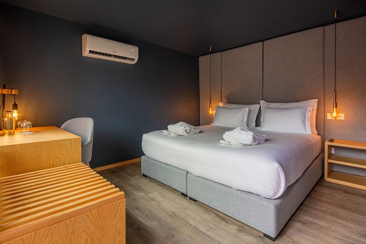 Bungalow (Casa do Castanheiro) | 1 bedroom, premium bedding, memory-foam beds, minibar