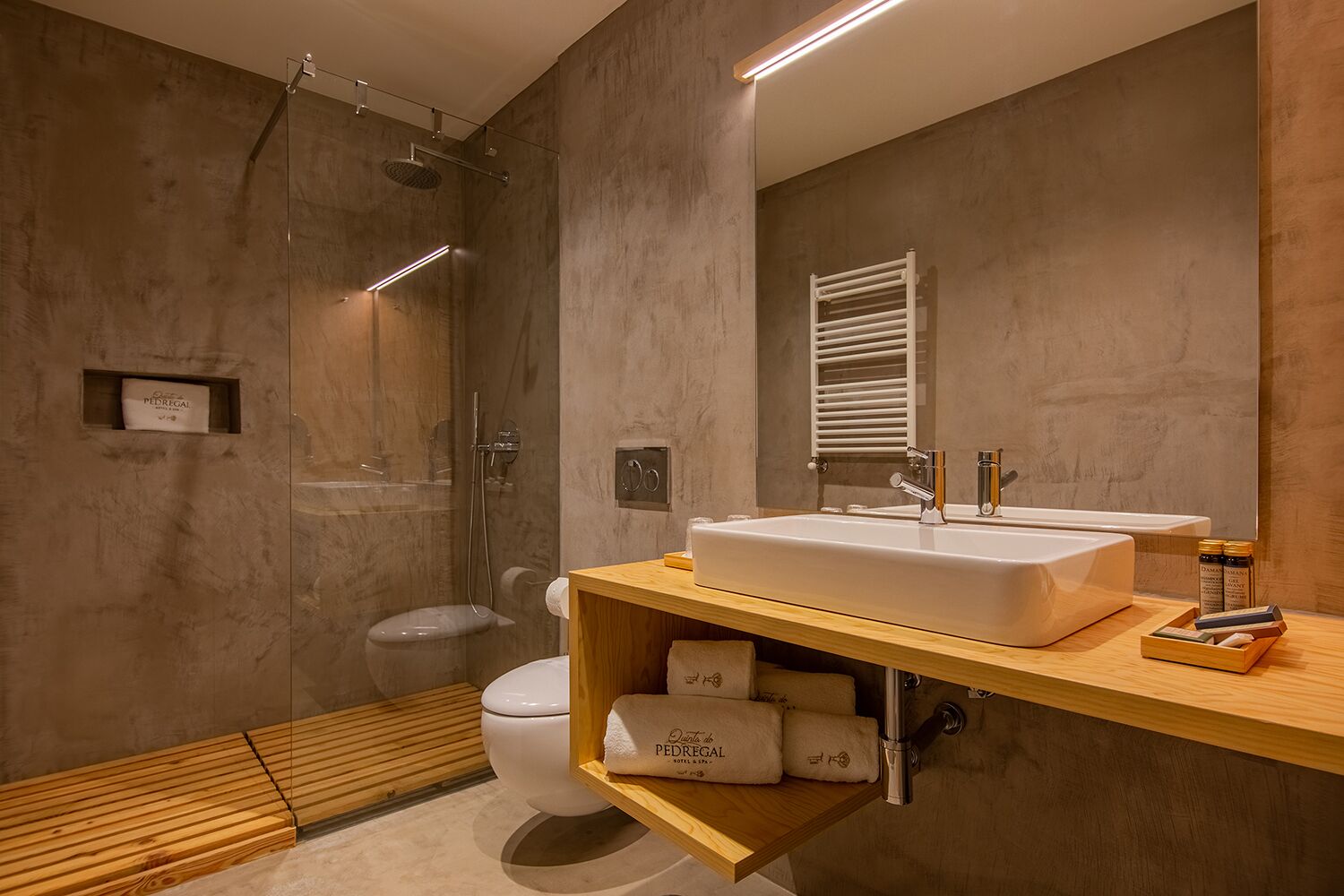 deluxe suite | bathroom | shower, eco-friendly toiletries, hair dryer, bathrobes