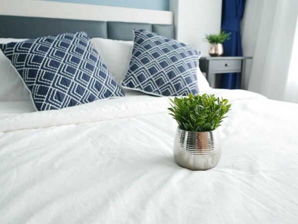 Standard Suite, 1 Queen Bed, City View