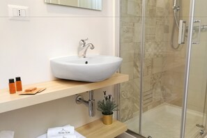 Double Room, Terrace (external private bathroom) | Bathroom | Free toiletries, bidet, towels - Vicolo Fiore Affittacamere (Matera)