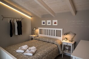 Double Room, Terrace (external private bathroom) | Egyptian cotton sheets, premium bedding, down comforters, minibar - Vicolo Fiore Affittacamere (Matera)