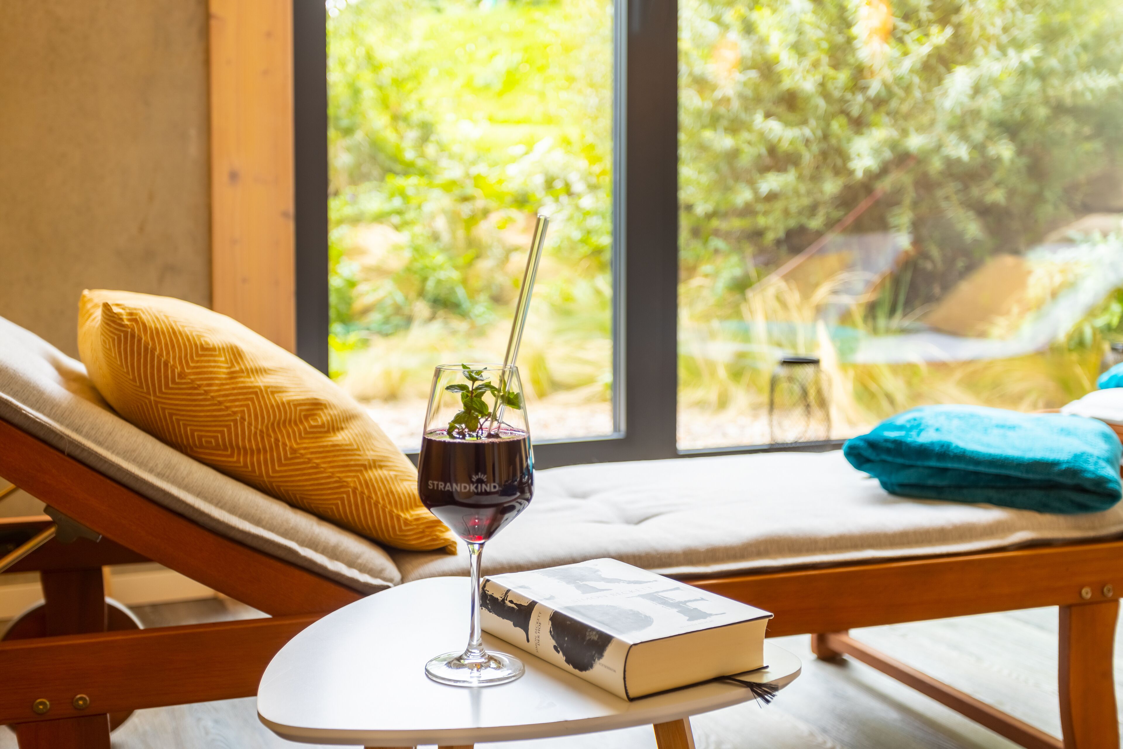 Sauna, hydrotherapy, aromatherapy, facials, 2 treatment rooms