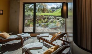 Sauna, hydrotherapy, aromatherapy, facials, 2 treatment rooms