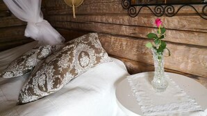 Romantic Double or Twin Room | Desk, laptop workspace, iron/ironing board (on request), free WiFi - Eräjärven Eerola (Orivesi)