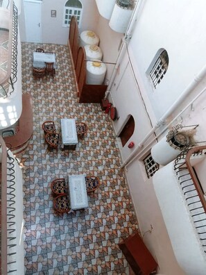 Spécialités Cuisine locale et internationale