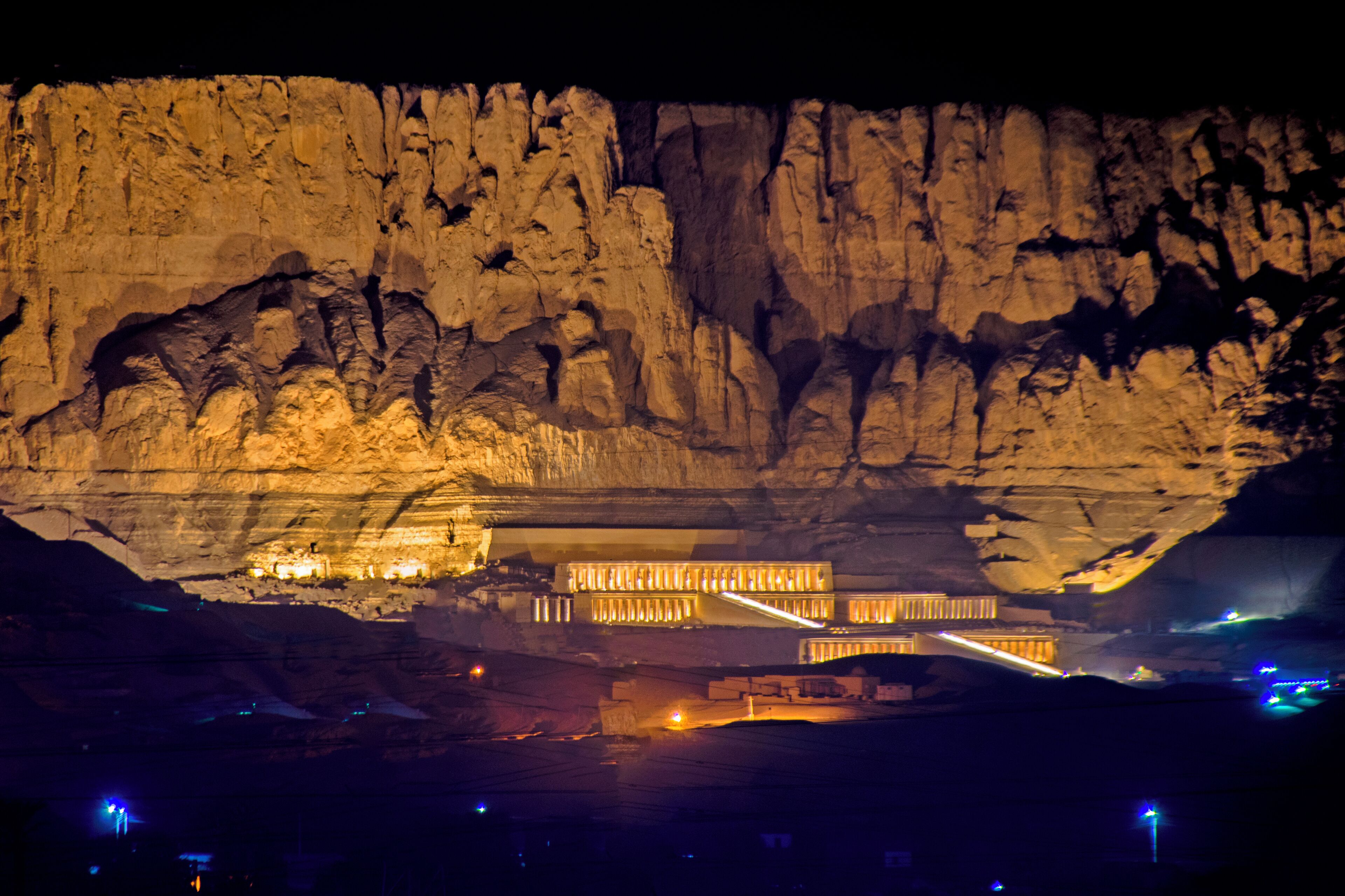 family suite, 2 bedrooms | minibar, desk, iron/ironing board, free wifi