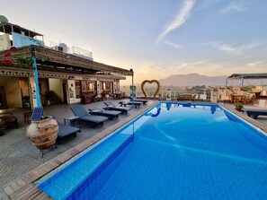 Outdoor pool, open 9:00 AM to 6:00 PM, pool umbrellas - Thebes Hotel Luxor (Luxor)