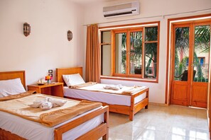 Minibar, desk, iron/ironing board, free WiFi - Thebes Hotel Luxor (Luxor)