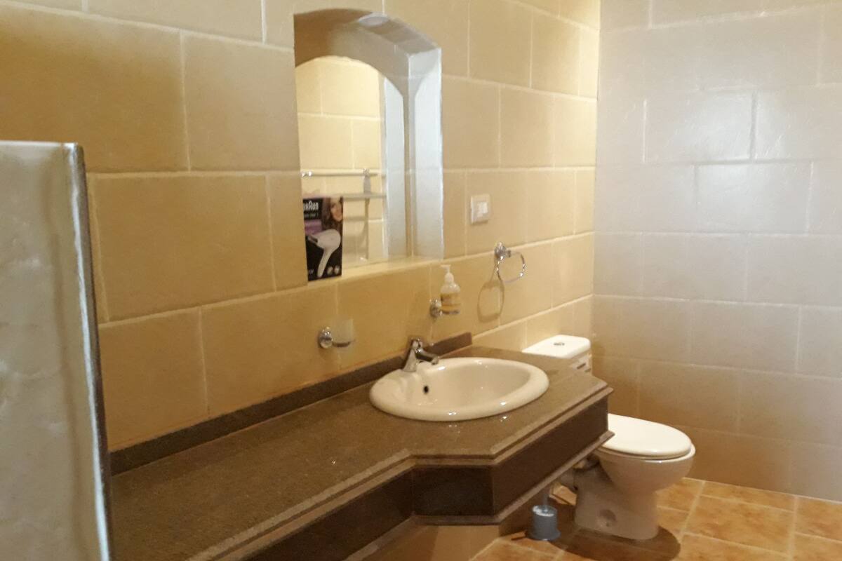 superior double room, 1 bedroom | bathroom | shower, towels