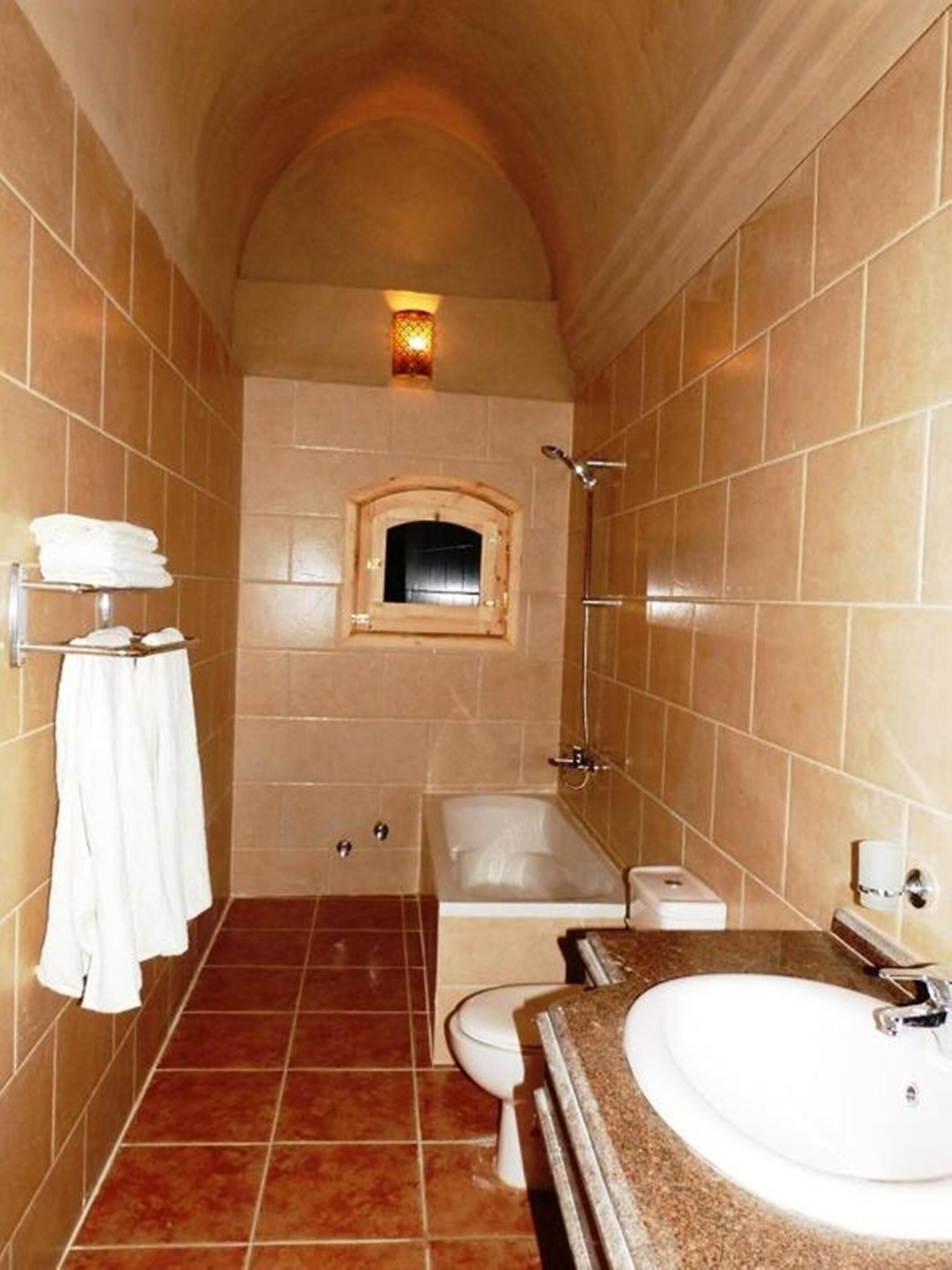 superior quadruple room | bathroom | shower, towels