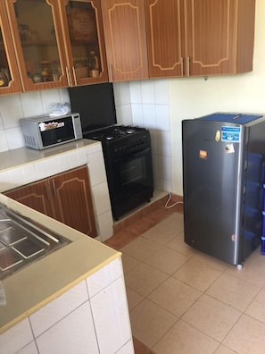 Departamento, 2 habitaciones | Cocineta privada | Refrigerador con congelador, microondas y parrilla de estufa 