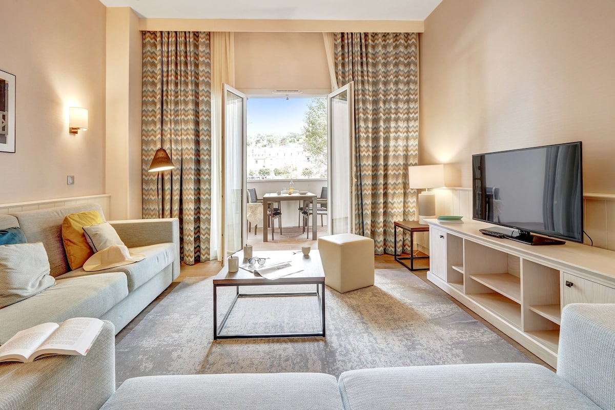 Apartment, 2 Schlafzimmer | Wohnzimmer | LED-Fernseher
