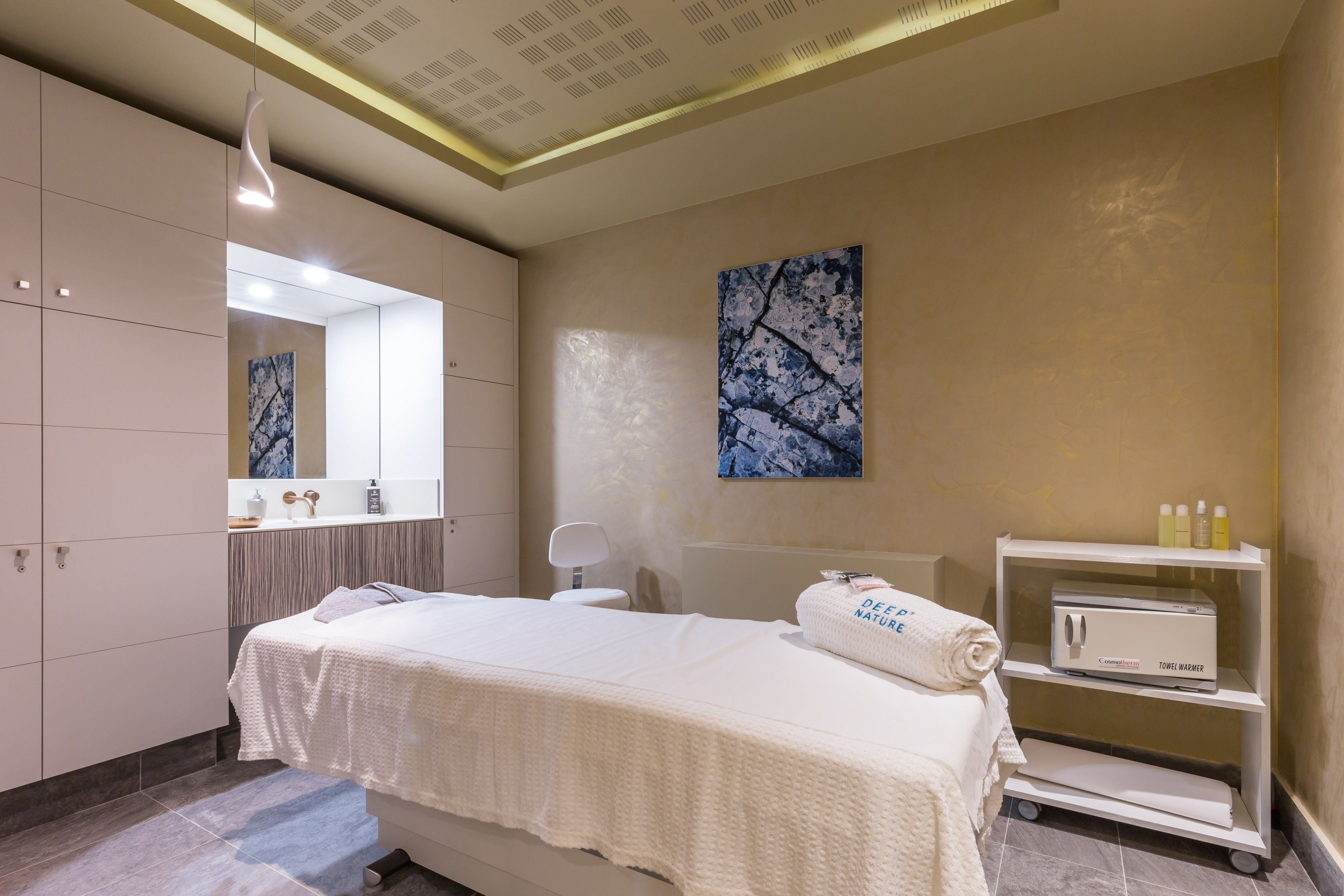 Een sauna, lichaamsbehandelingen, body scrubs, gezichtsbehandelingen