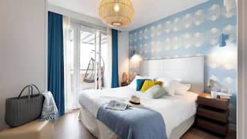 Appartement, 1 slaapkamer, terras, uitzicht op haven | Een kluis op de kamer, verduisterende gordijnen, geluiddichte muren