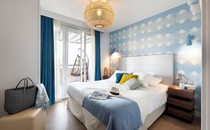 Apartment 4 people - 1 bedroom - Terrace - Port view - Harbor buildings